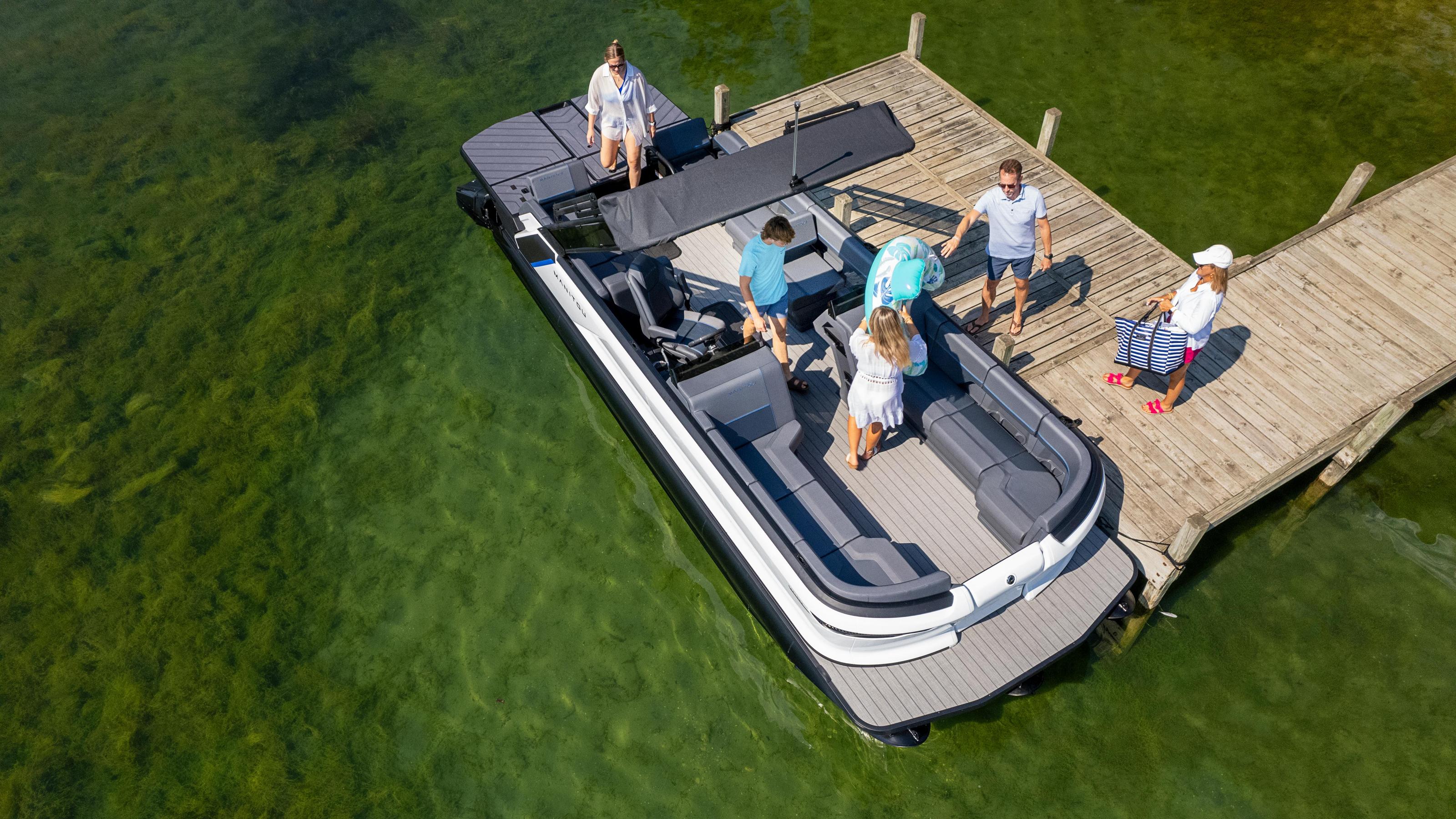 How to Drive and Operate a Pontoon Boat 