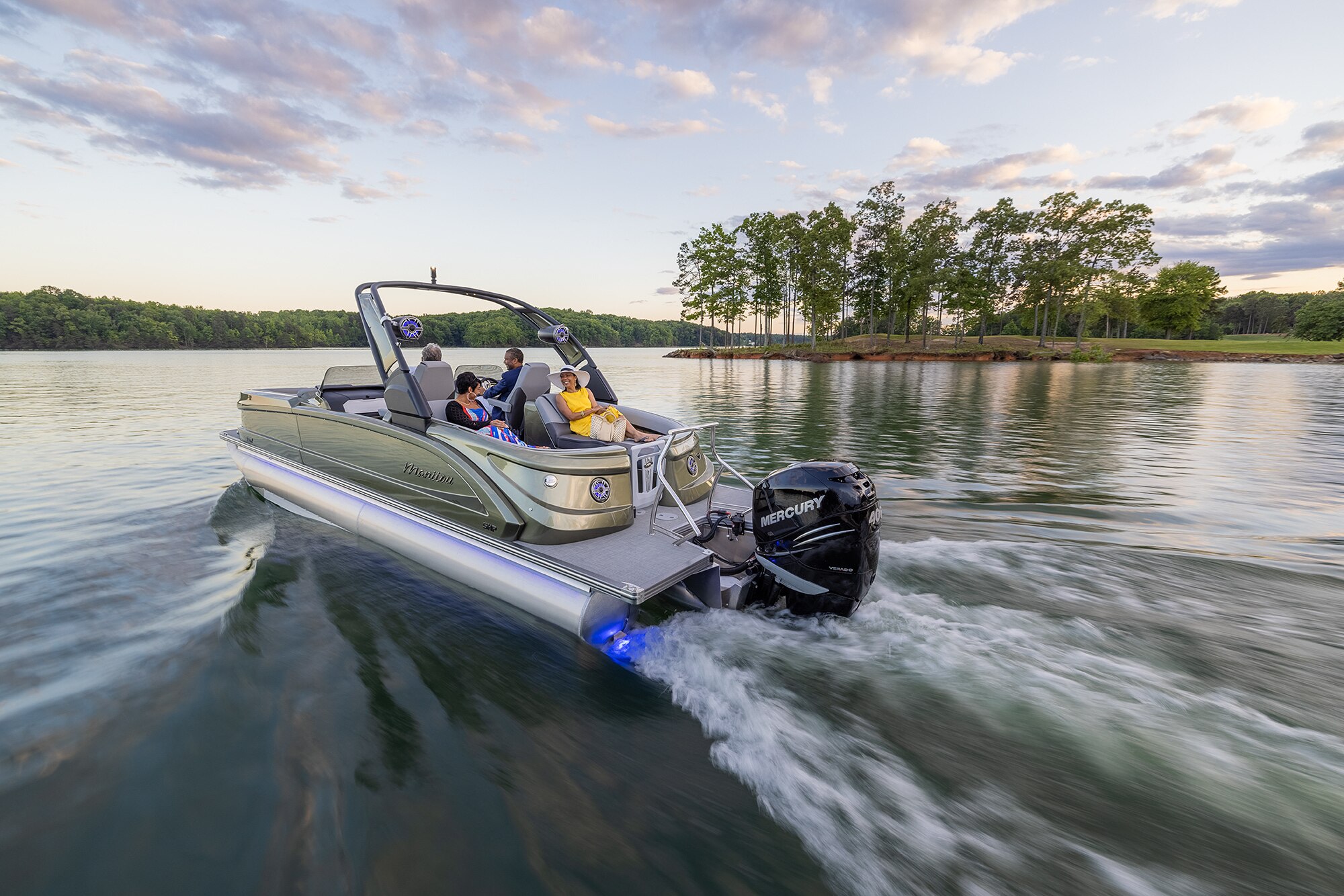 Luxury Pontoon Boats 2022 models Manitou