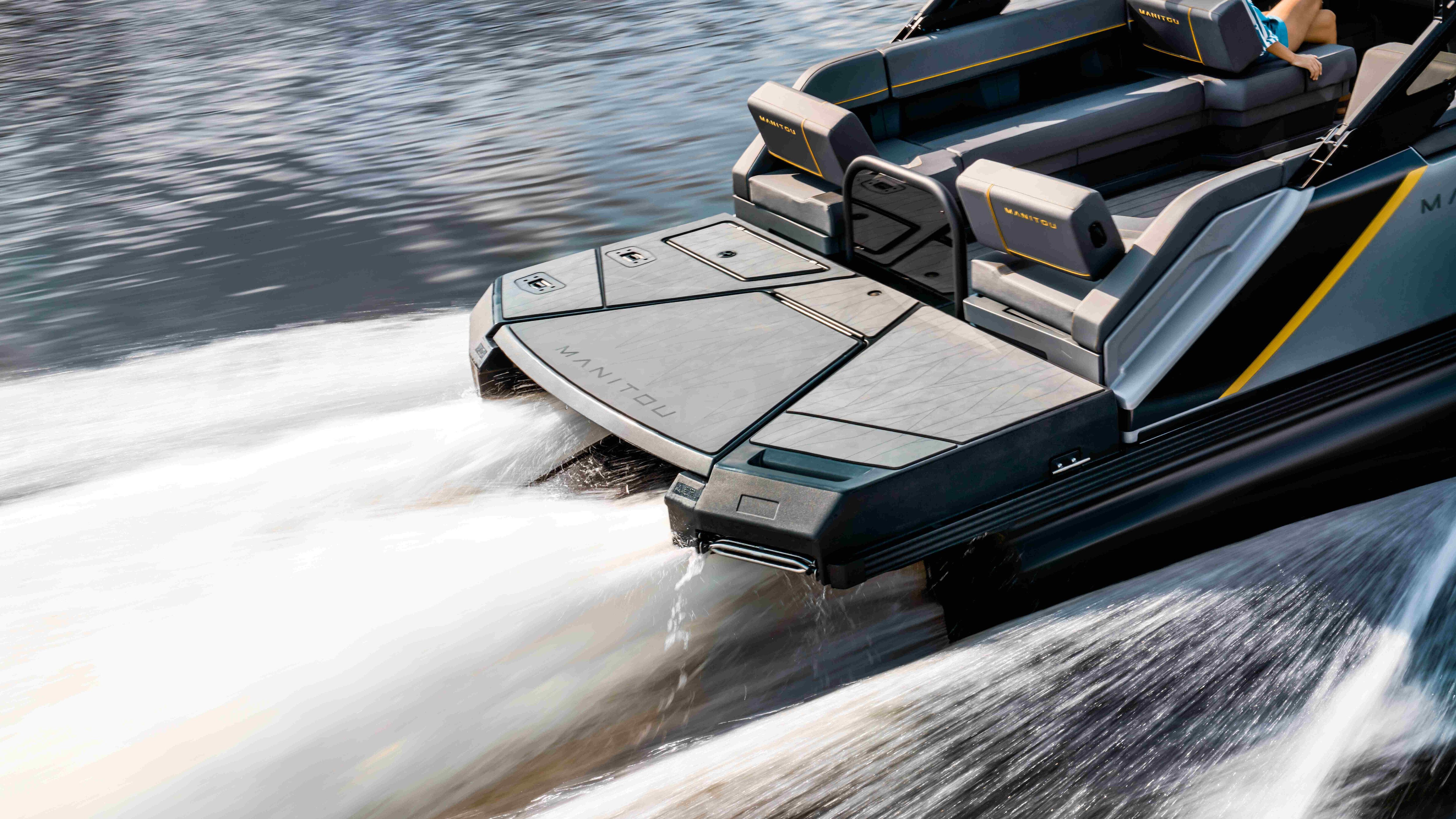 pontoon boat with inboard outboard motor